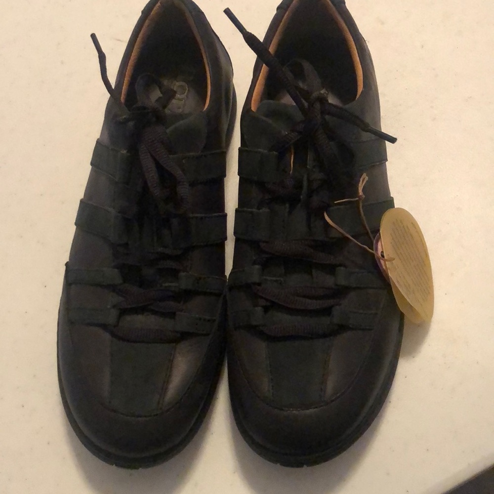 BORN walking shoes New with tags Sz 11